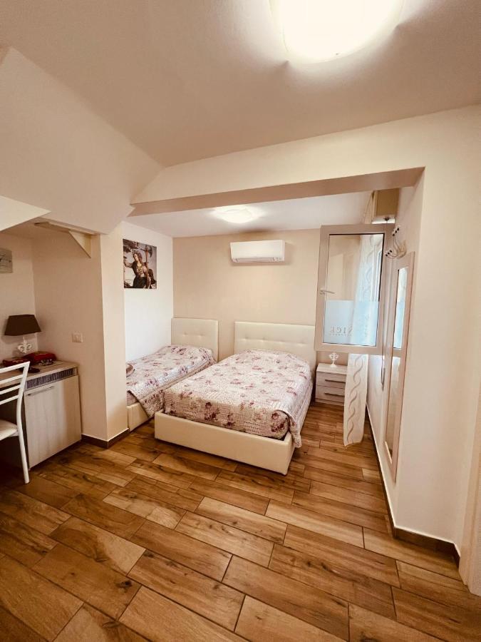 Affitta Camere La Fenice Di Folli Lorella Puegnago Buitenkant foto