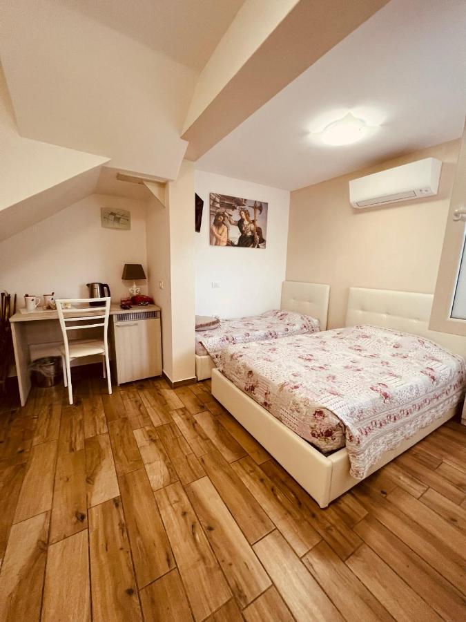 Affitta Camere La Fenice Di Folli Lorella Puegnago Buitenkant foto